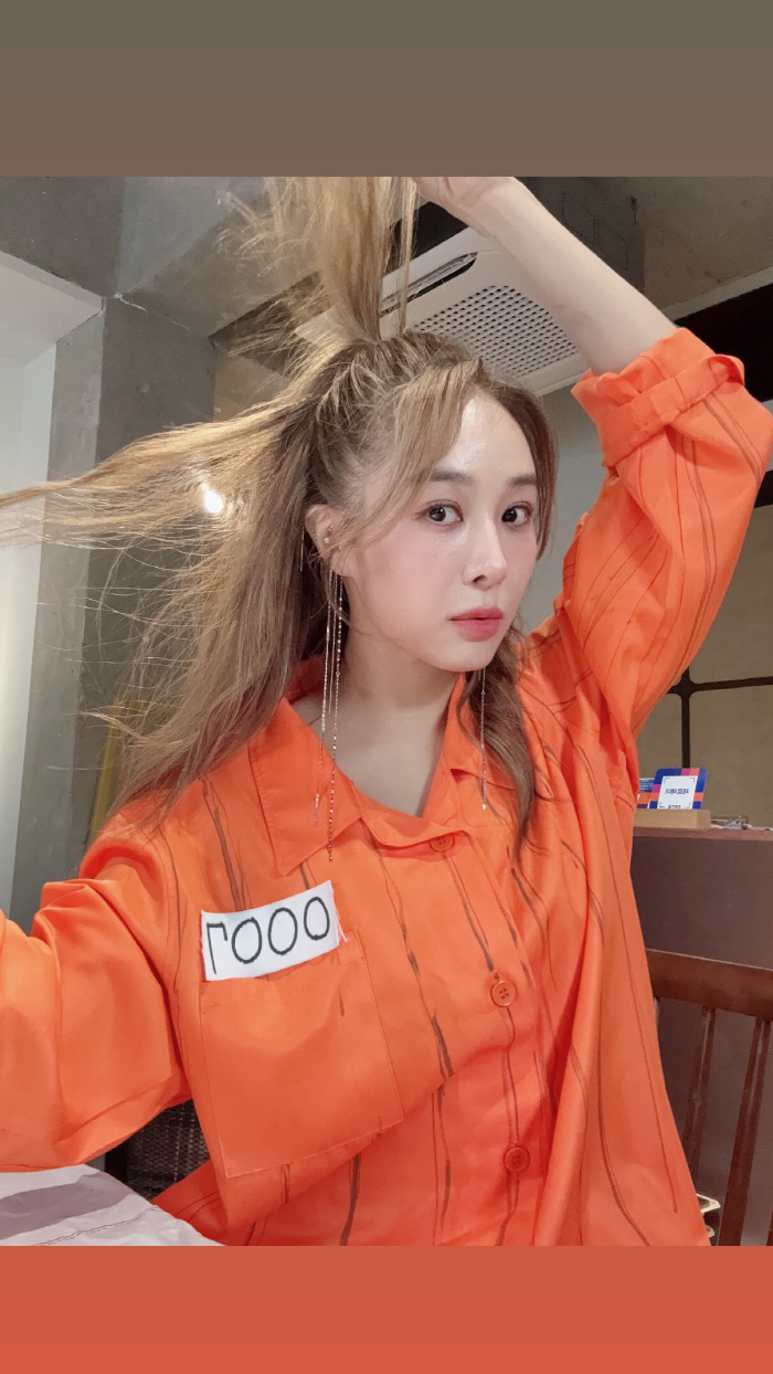 "내가 옥주현이라는 죄"…캐스팅 몰아주기 논란에 '죄수복' 응수[SC이슈]