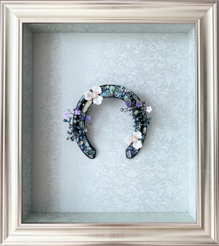 [경마] '말의 해, 고마운 사람에게 보내는 특별한 선물' 말굽 편자와 말 그림 이야기