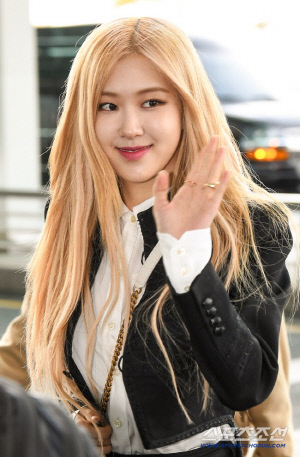 블랙핑크 로제, 비밀 연애 중이었네...