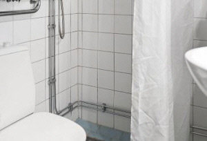 2년 넘게 21세 딸 욕실에 감금, 끝내 숨지게 한 부모 구속