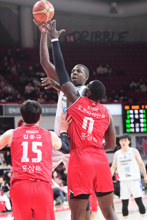 삼성, 니콜슨 32득점과 11개 3점포 앞세워 정관장 또 잡아내며 '천적' 입증