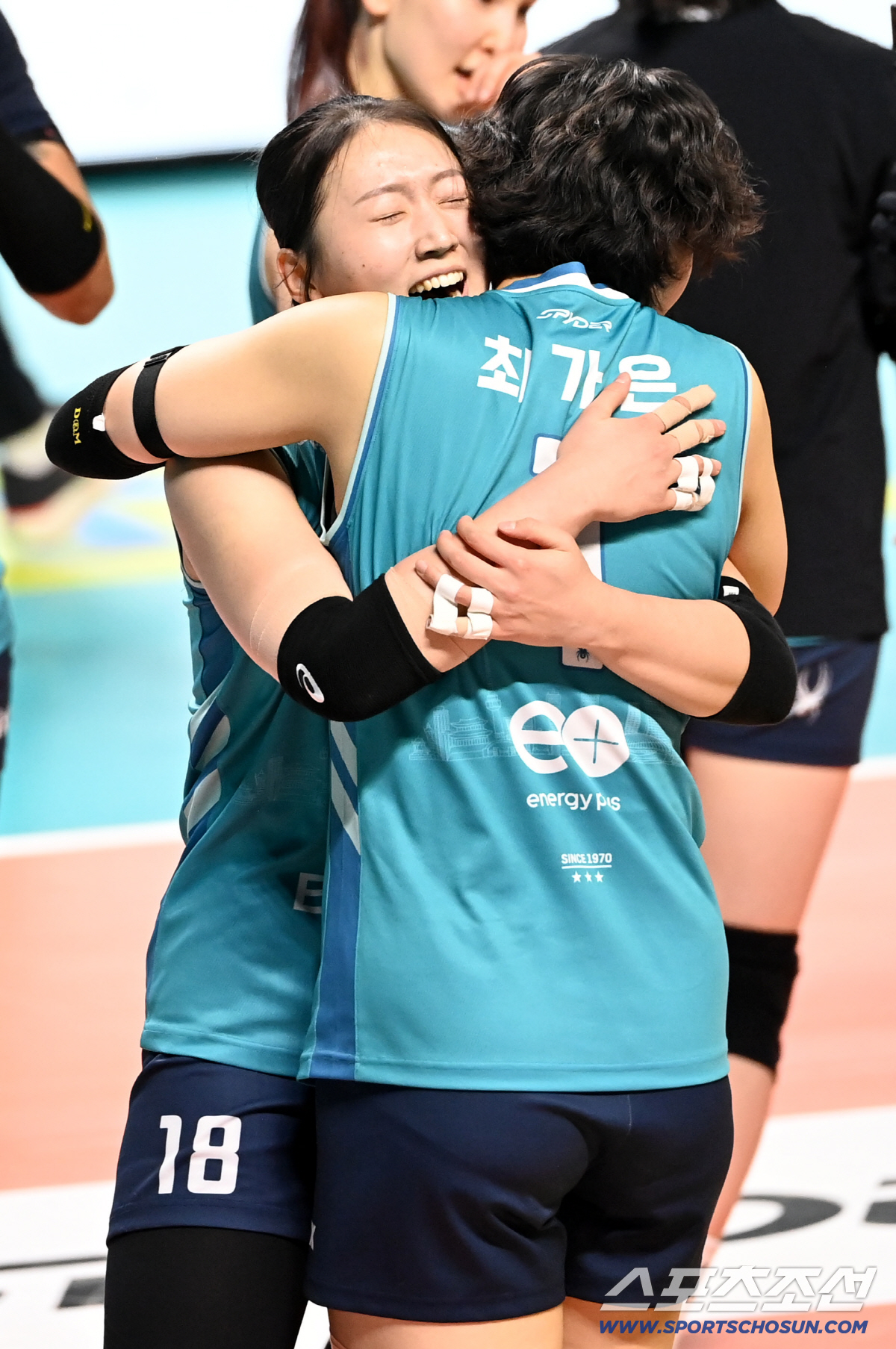 남녀 언더독의 동시반란, 미쳤다! '패패승승승' 봄배구 희망 살린 괴력의…