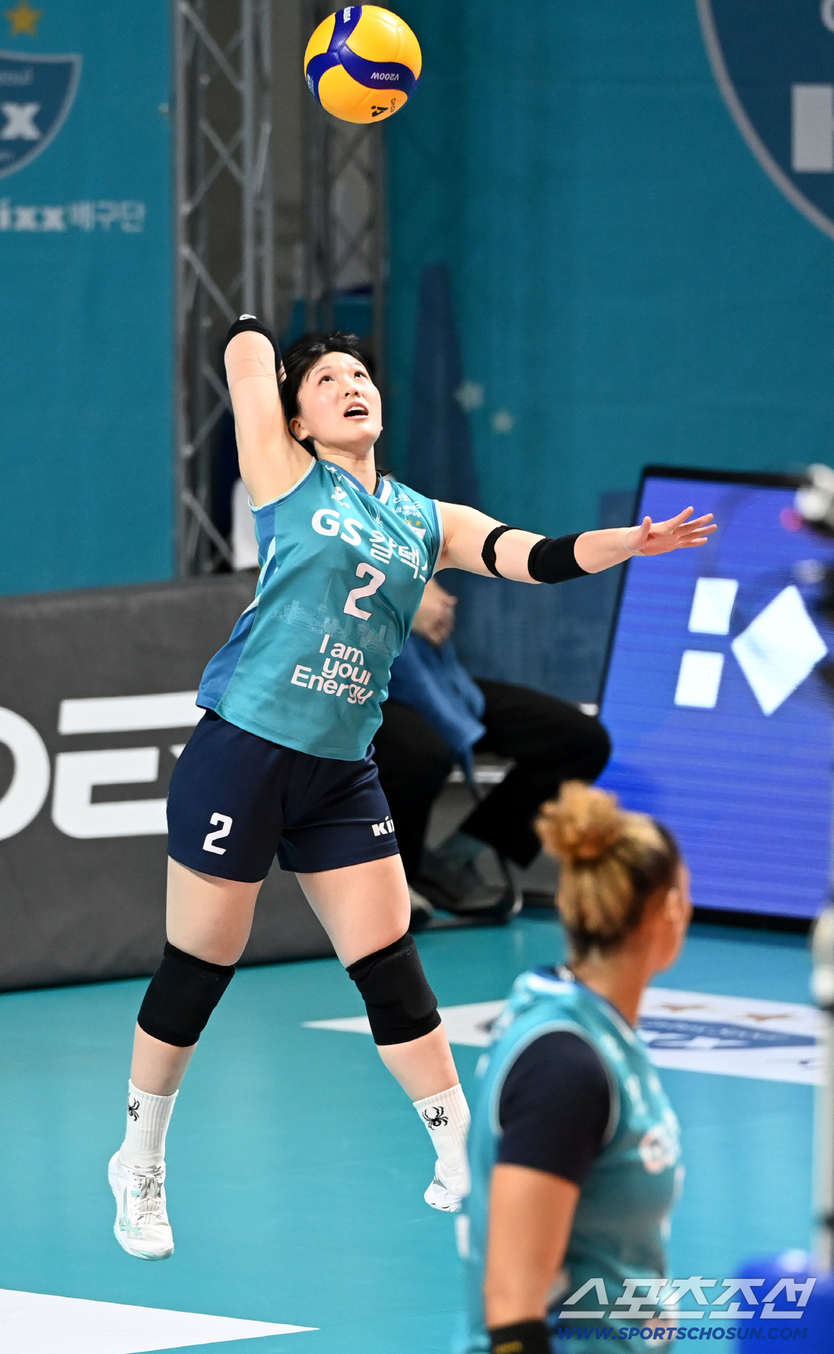 '레베카 막았다' 권민지 마지막 블로킹에 뜨거운 포옹…GS칼텍스, 흥국생…