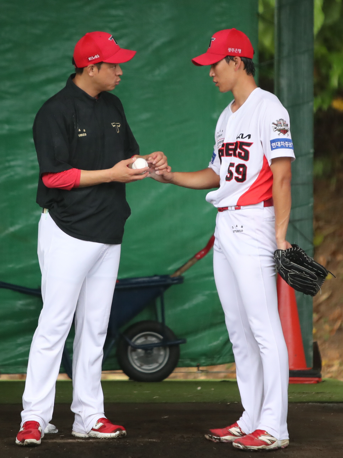 '한화 뜻밖의 초대박' 20억 잘 아꼈다? 왜 김서현·정우주 언급했을까……