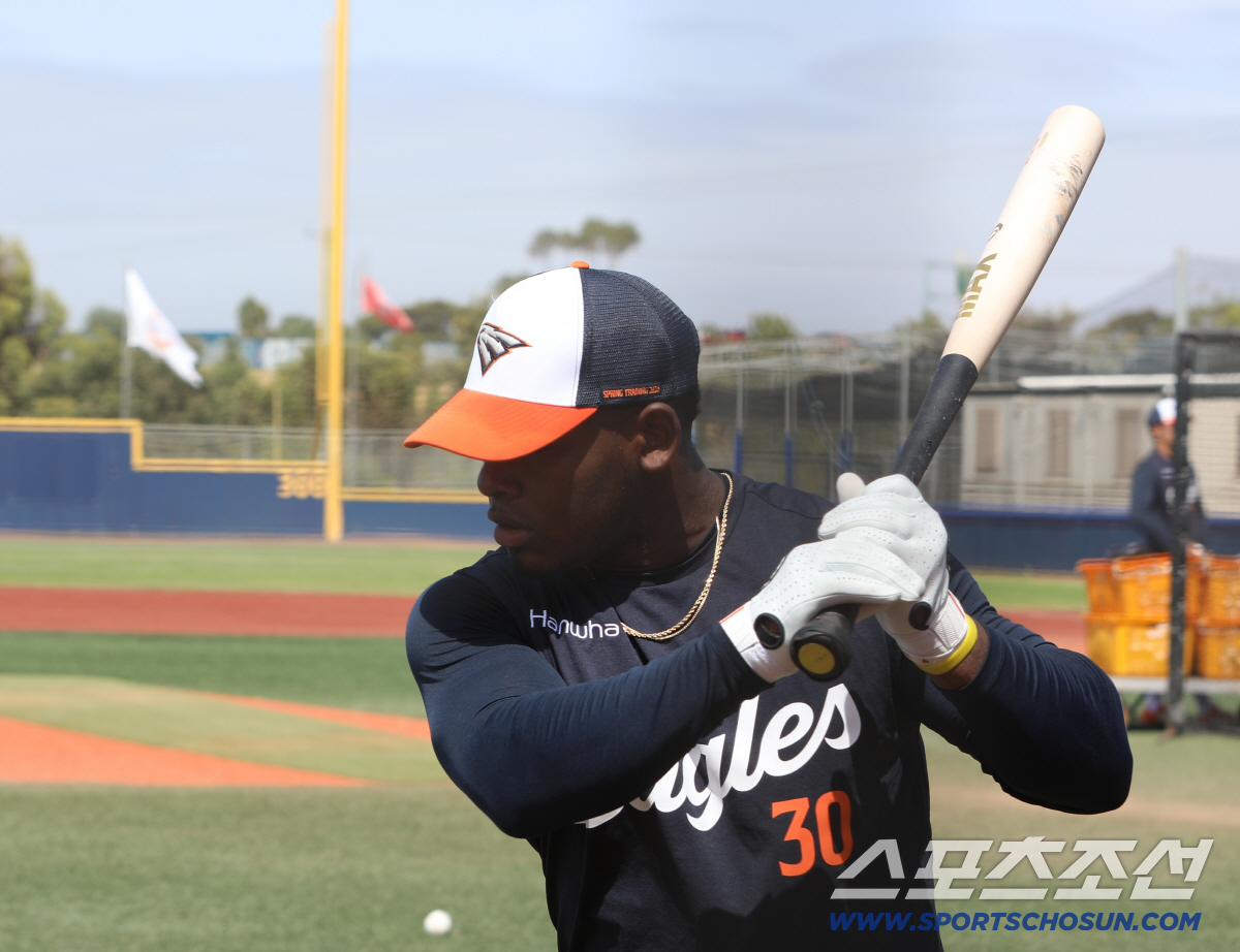 "단점 보완했다" 자신한 페라자, 김경문 감독과 첫 만남서 어떤 얘기 했…