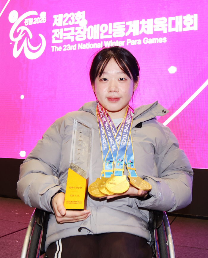 "4연속 4관왕! 압도적 스마일 철녀" 김윤지, 동계장애인체전 2년만에 MVP 탈환-동하계 통틀어 첫 3회 大기록...강원,첫 '종합우승' 감격[공식 발표]