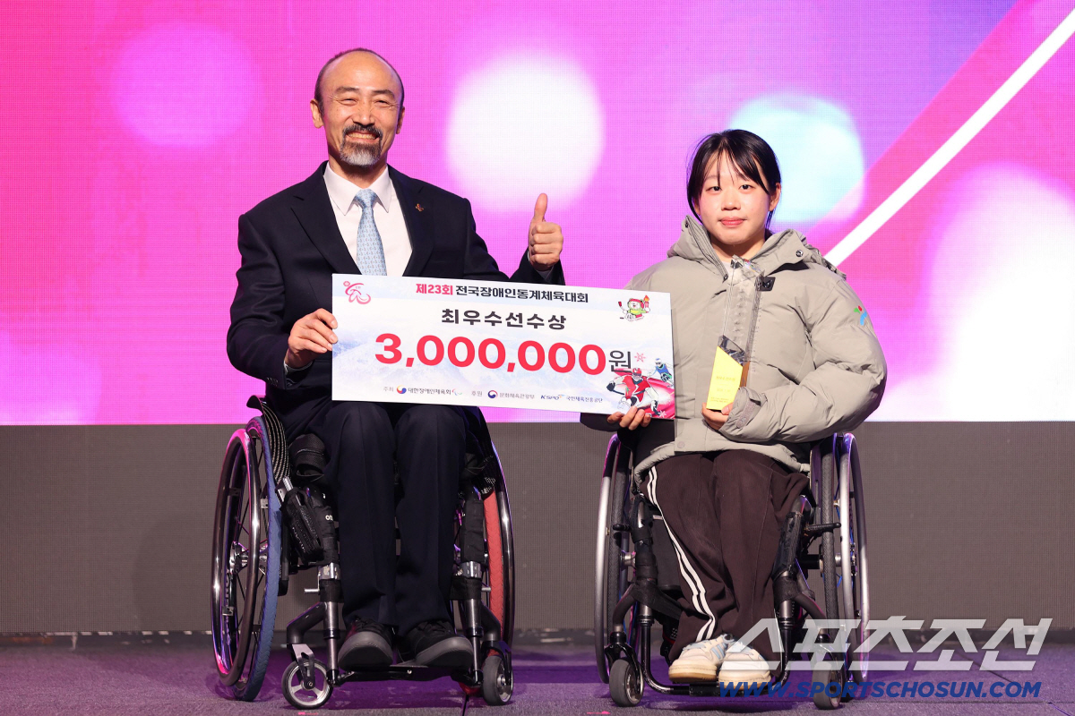 "4연속 4관왕! 압도적 스마일 철녀" 김윤지, 동계장애인체전 2년만에 …