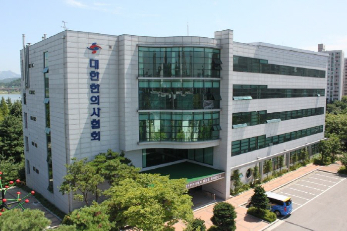 한의사협회 "침구사 제도는 일제 잔재…부활 시도는 시대착오적 발상"