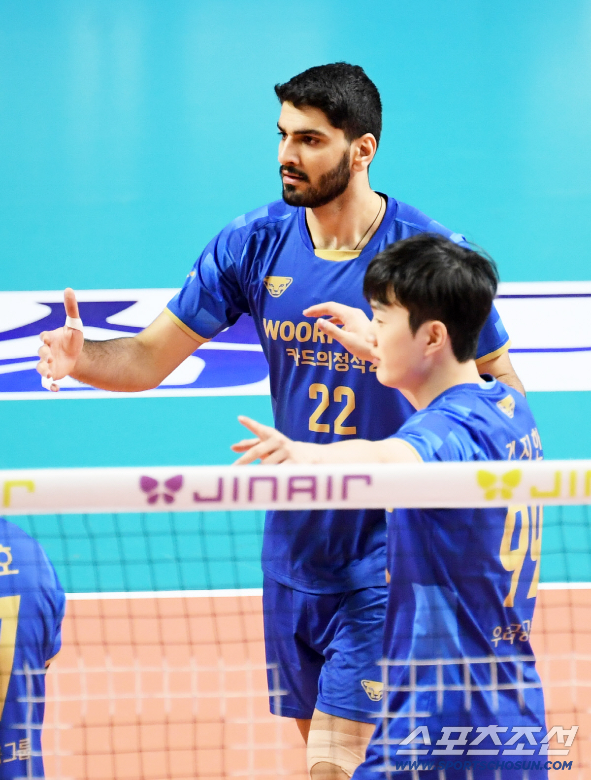 24-19를 못 끝낸다고? 같은편 뒤통수에 스파이크서브까지.. → 꼴찌 …