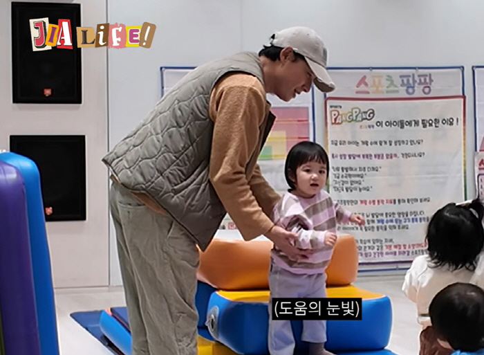 이지훈♥아야네 딸, 18개월인데 수업 4개...놀라운 학구열 "싫어하면 …