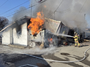 포천 단독주택 불, 1시간만에 초진…1명 사망(종합)