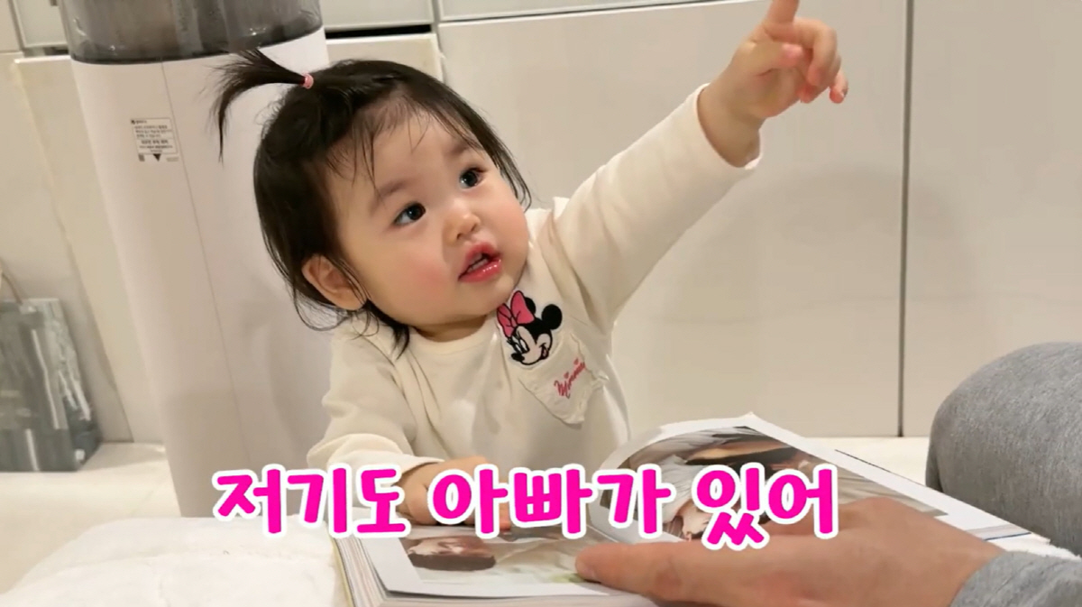 박수홍 15개월 딸, 광고 17개 찍더니...표정 리액션 폭발 "연기 시…