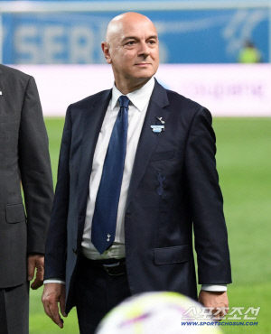 '손흥민 덕분이야, 고마워' 다니엘 레비 前 회장 초대박!....깜짝 경질→토트넘 지분 팔아 벼락 부자된다 '2조 수익 예상'