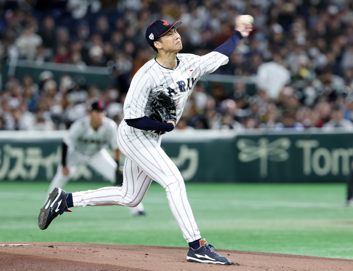 규정 이닝도 10승도 없는데 日 선발 발탁이라고?…한국전 압도적 투구→"…