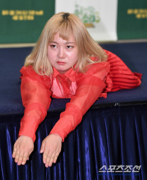 박나래 전 매니저들, 사내이사 자리에 그대로..“퇴사 처리 안 됐다”