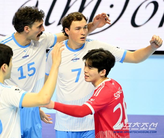 이든 데뷔전→신인 카드도 꺼냈다…'진땀 뺀 승점 2점' 대한항공, 선두 현대캐피탈에 1점 차 추격