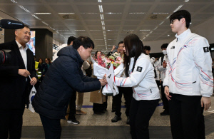 한국 선수단 본진 '결전지' 밀라노 입성...