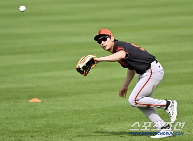 지금 로테이션에 만족? 맥 한참 잘못 짚은 SF 사장, 이정후 우익수가 …
