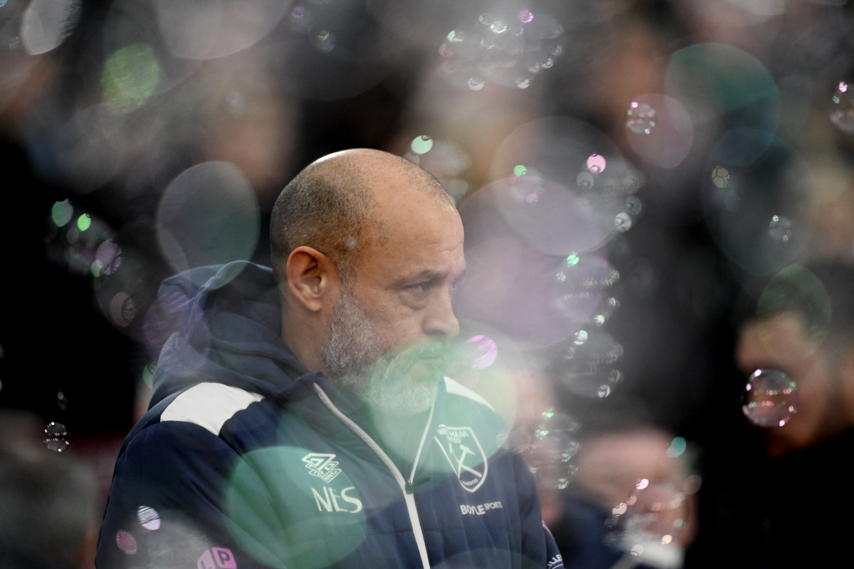 "축구장서 목을 조른다고" 이성잃은 손흥민 전 스승의 '눈물', 극장 역…