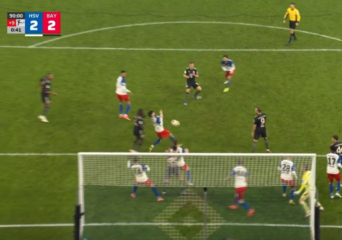 "공만 건드렸잖아요" 시즌 첫 경고가 너무 억울한 김민재…옆에 있던 케인…