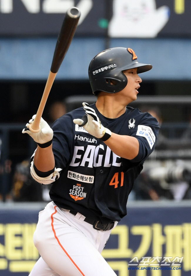 "호주 안갔다고 2군 아니다" 2년 만에 다시 이글스로…후배 멘털잡기부터…