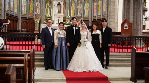 최유라, 美 명문대 아들 장가보냈다…명동성당서 경건한 결혼식 