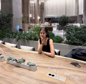 안현모, 새벽 2시에 텅 빈 호텔 로비서..눈부신 미모 여전