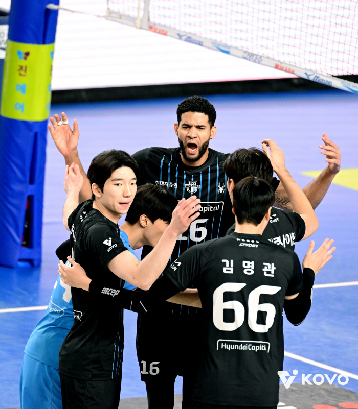 현대캐피탈, OK저축은행 3-0 셧아웃