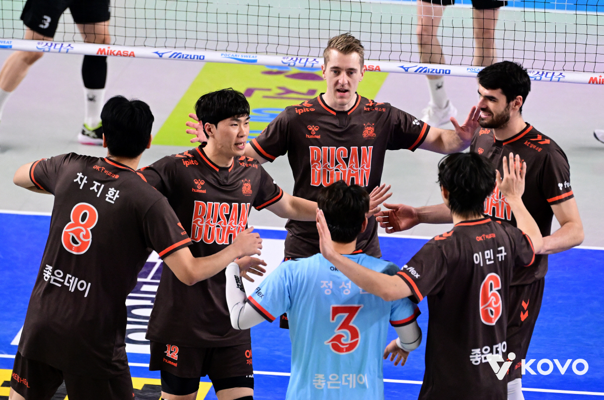 프로의 실력인가! 상태 얼마나 심각하면. 감독 작심발언 → "볼이 다 기…