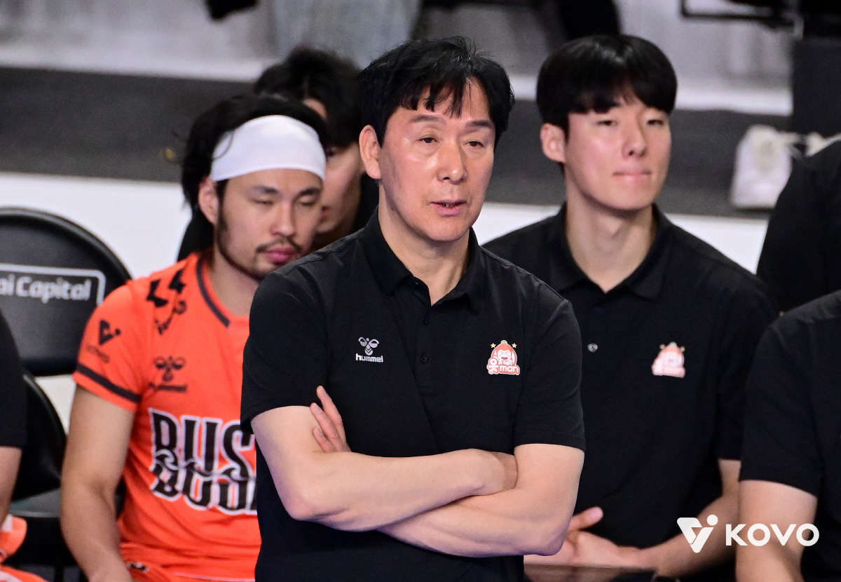 프로의 실력인가! 상태 얼마나 심각하면. 감독 작심발언 → "볼이 다 기…