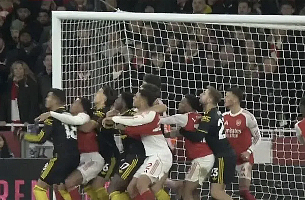 "아스널이 우승한들, 이 지루한 팀을 누가 기억하겠나" 토트넘 출신의 '…