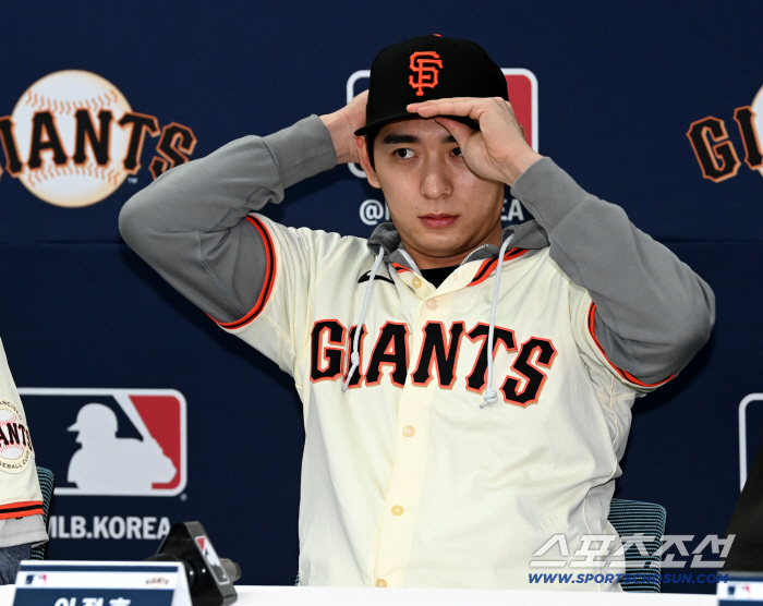 수비형 우익수? 이정후, '신개념 포지션' 창조하나 → 수비형 윙어도 아니고..