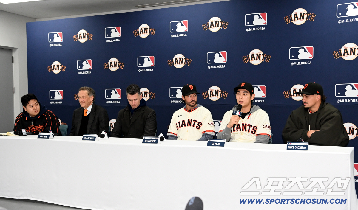 수비형 우익수? 이정후, '신개념 포지션' 창조하나 → 수비형 윙어도 아…