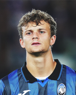 리버풀 '포스트 반 다이크' 찾았다! 이적료 893억 '세계적인 유망주' 영입 추진…수비 문제 해결할 적임자