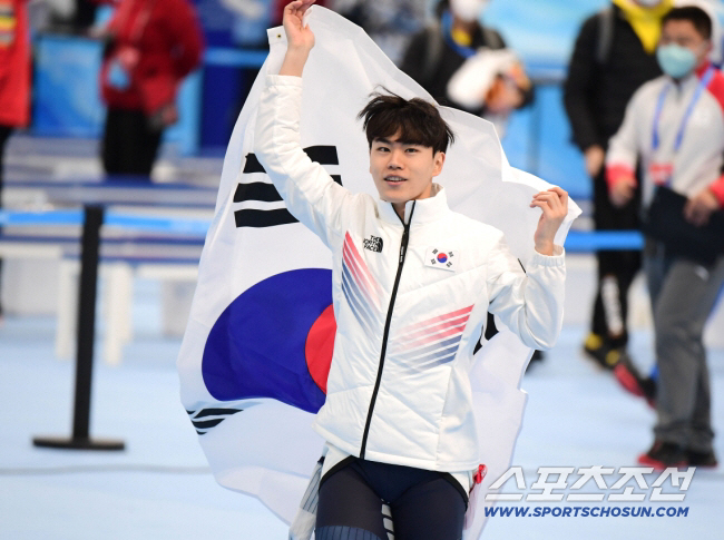 '韓 국민 영웅'의 음주운전→"팀도, 수입도 없어"→충격 귀화 선택...…