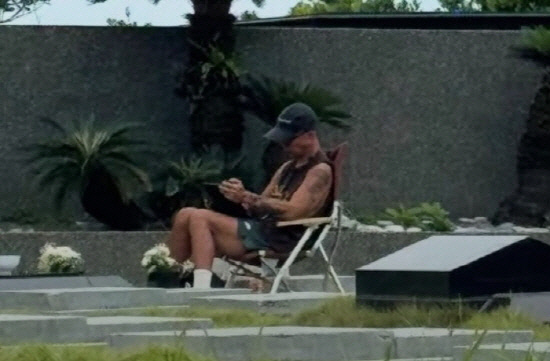 “영원히 사랑해”…故 서희원 떠난 지 1년, 구준엽은 아직 그 자리에