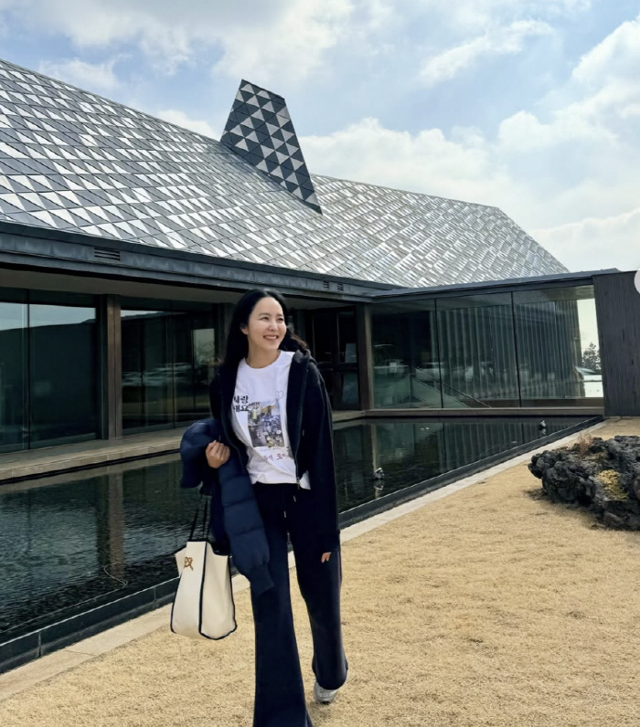 박지윤, 상간 맞소송 판결 후 첫 근황...성대한 파티 열었다 "동창들 …