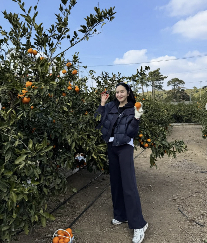 박지윤, 상간 맞소송 판결 후 첫 근황...성대한 파티 열었다 "동창들 …