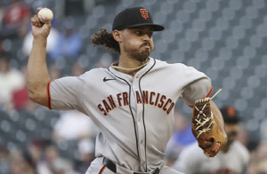 그 좋았던 100마일 셋업맨이 이렇게 망가지다니, '불펜→선발→불펜→선발→불펜' 오락가락 2년 힉스 CHW에서 새 인생