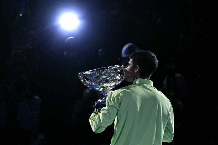 '서브 약점 지우고 최연소 커리어 그랜드슬램' 알카라스, 22세의 나이에 세계를 발 아래에 두다