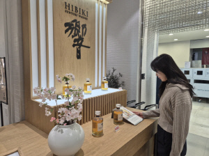 가성비 와인 세트부터 1억 3900만원 위스키까지…롯데마트, 설 주류 선물 160여 종 선보여