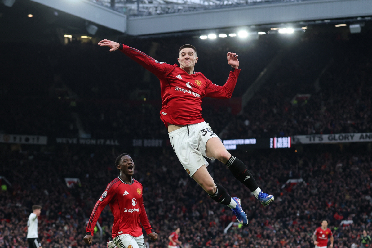 '맨유 팬들 좋다 말았다' 냉정한 슈퍼 컴퓨터, '챔스도 못간다' 맨유 …