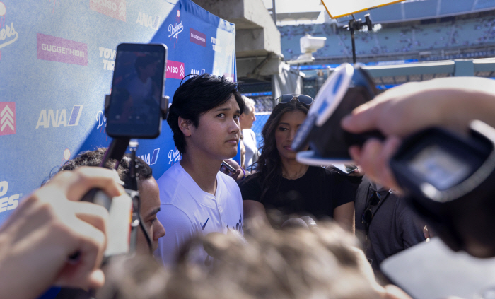 대충격! 오타니 투수 금지 '외압' 의혹! → 다저스가 아니었나.. 구단 위에 '더 큰 힘' 무엇이길래