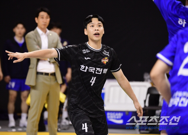 강한 서브 버텨야 한다 했는데, 리베로가 이탈했다 "실력 뒤지지 않지만,…