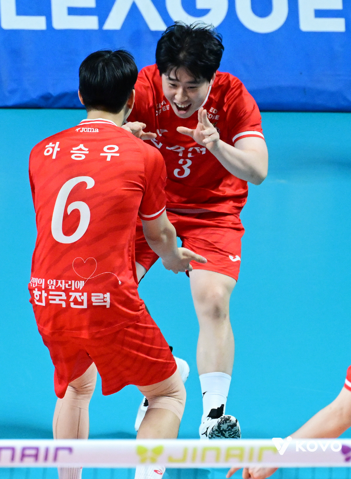 1승3패 열세도 극복→2위와 승점 4점 차…상승세 비결 '이 선수'에게 …