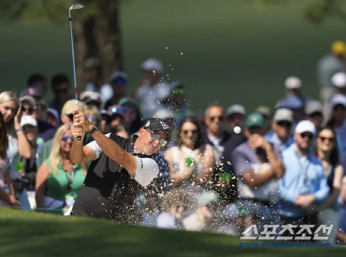 흔들리는 LIV…필 미켈슨, 시즌 개막전 불참 "가족 건강 문제"