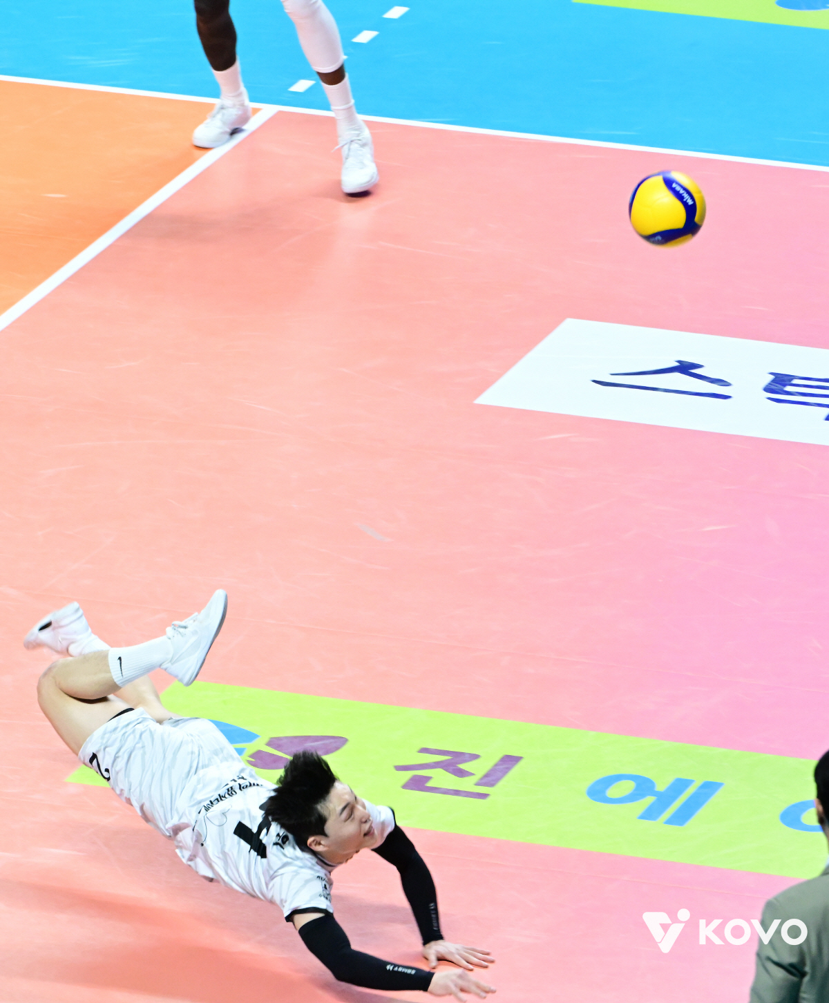 전역하고 첫 스타팅, 그런데 "내일 그만둔다" 생각했다고?…'2위 추격'…