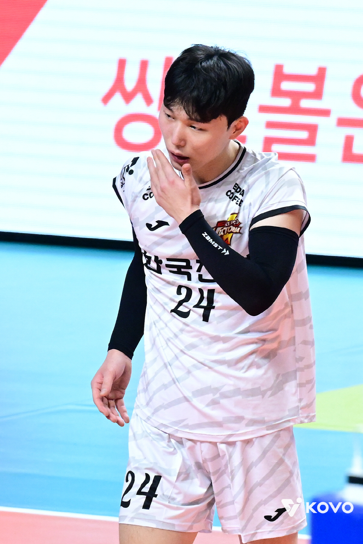 전역하고 첫 스타팅, 그런데 "내일 그만둔다" 생각했다고?…'2위 추격'…