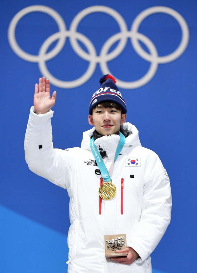 "충격 행보!" 韓 쇼트트랙 영웅→태극마크 대신 中 귀화 선택, 린샤오쥔…