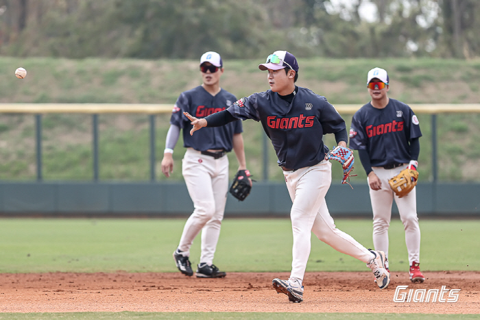'FA 0입' 롯데, 어떻게 싸우라는 걸까? → 김태형 감독의 진짜 속내…